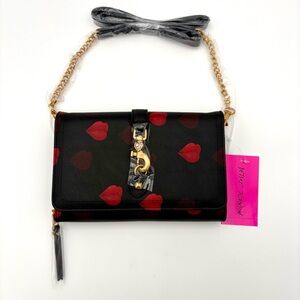 💋 Betsey Johnson Kisses Wallet-on-Chain Crossbody • Hearts • NWT